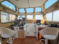 زورق دورية للبيع