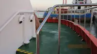 قارب مزدوج الهيكل للبيع
