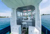 قوارب العمل للبيع