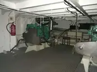 قوارب العمل للبيع