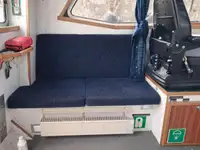 قارب مزدوج الهيكل للبيع