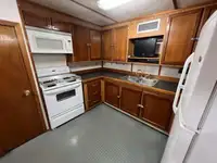 قارب طاقم للبيع
