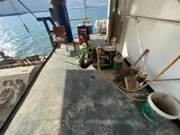 قوارب العمل للبيع