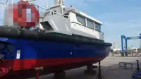 قارب طاقم للبيع