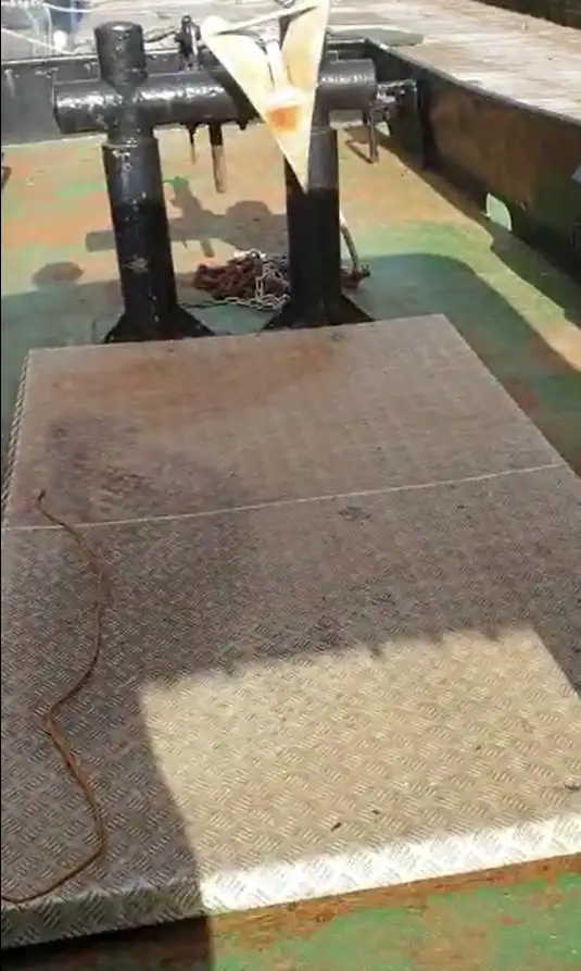 قوارب العمل للبيع