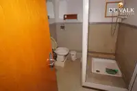 سفينة بحثية للبيع