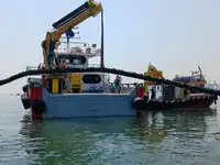 قوارب العمل للبيع