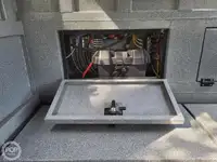 قارب مزدوج الهيكل للبيع