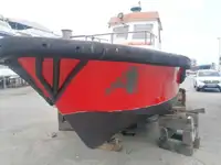 قوارب العمل للبيع