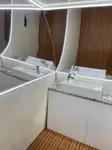 قارب مزدوج الهيكل للبيع