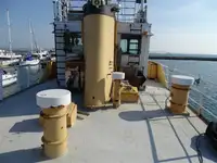 قوارب العمل للبيع