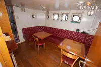 سفينة بحثية للبيع
