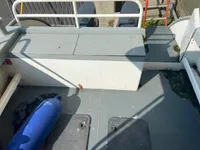 قوارب العمل للبيع