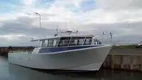 قوارب العمل للبيع