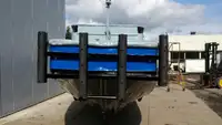قوارب العمل للبيع