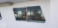 قارب مزدوج الهيكل للبيع