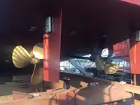 قوارب العمل للبيع