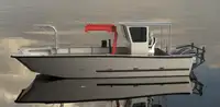 قوارب العمل للبيع