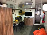 قوارب العمل للبيع