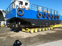 قوارب العمل للبيع