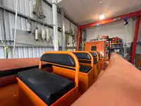 قوارب العمل للبيع