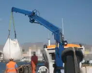 قوارب العمل للبيع