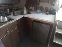قارب طاقم للبيع