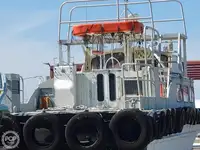 قارب طاقم للبيع