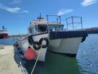 قارب طاقم للبيع