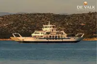 سفينة نقل بضائع بالمركبات (Ro-Ro) للبيع