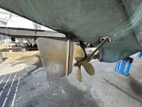 قارب مزدوج الهيكل للبيع