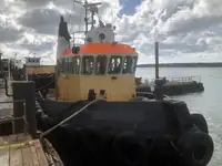 زورق السحب للبيع