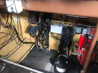 قوارب العمل للبيع