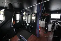قارب مزدوج الهيكل للبيع