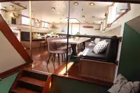 فندق عائم للبيع