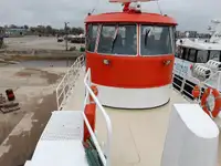 قارب إرشادي للبيع