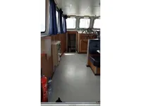 قوارب العمل للبيع
