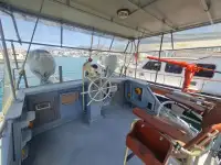 قارب إطفاء للبيع