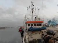 قوارب العمل للبيع