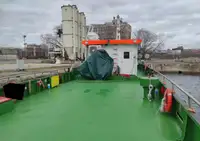 قوارب العمل للبيع