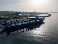 سفينة عبّارة للبيع