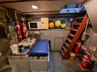 قارب نجاة للبيع