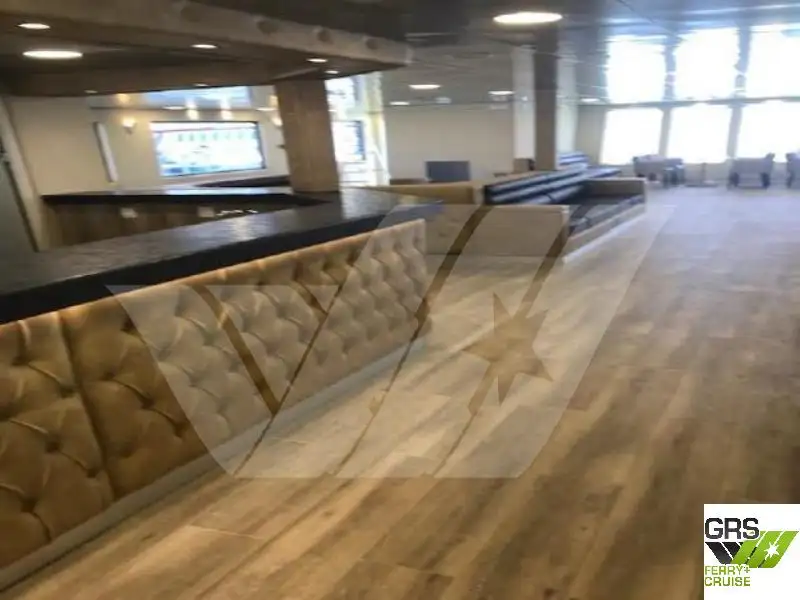 سفينة نقل بضائع بالمركبات (Ro-Ro) للبيع