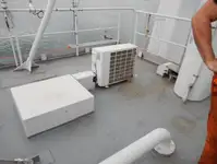 قوارب العمل للبيع