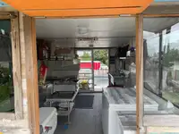 قارب مزدوج الهيكل للبيع