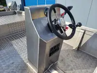 قوارب العمل للبيع