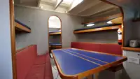 سفينة بحثية للبيع