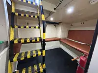 قوارب العمل للبيع