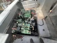 قوارب العمل للبيع