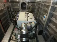 قارب مزدوج الهيكل للبيع